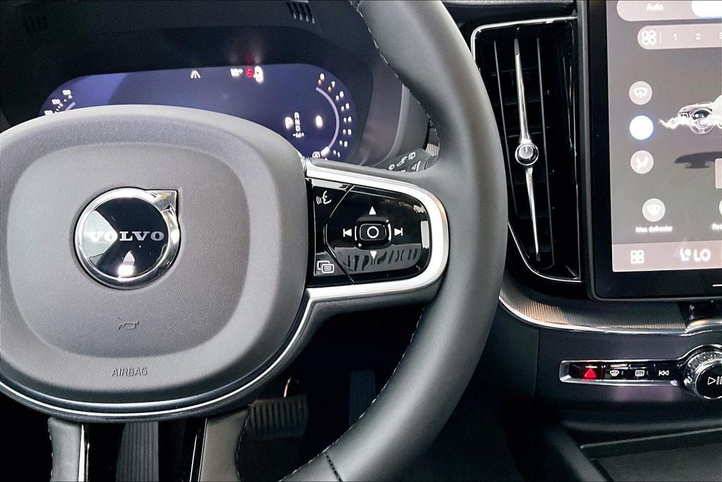 2026 Volvo XC60 B5 Ultra Black Edition