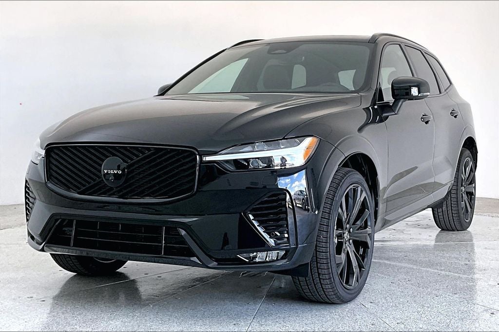 2026 Volvo XC60 B5 Ultra Black Edition