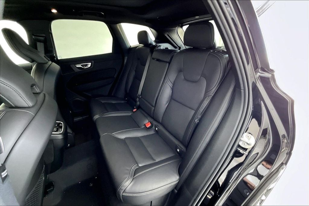 2026 Volvo XC60 B5 Ultra Black Edition