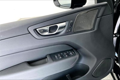 2026 Volvo XC60 B5 Ultra Black Edition