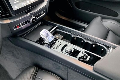 2026 Volvo XC60 B5 Ultra Black Edition