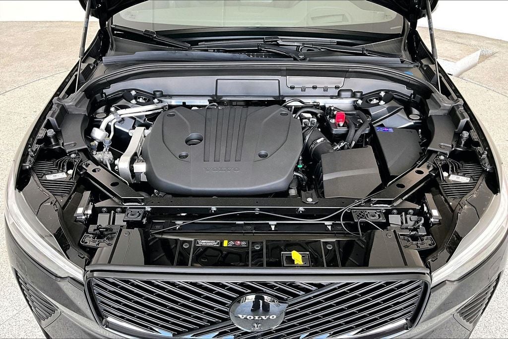 2026 Volvo XC60 B5 Ultra Black Edition