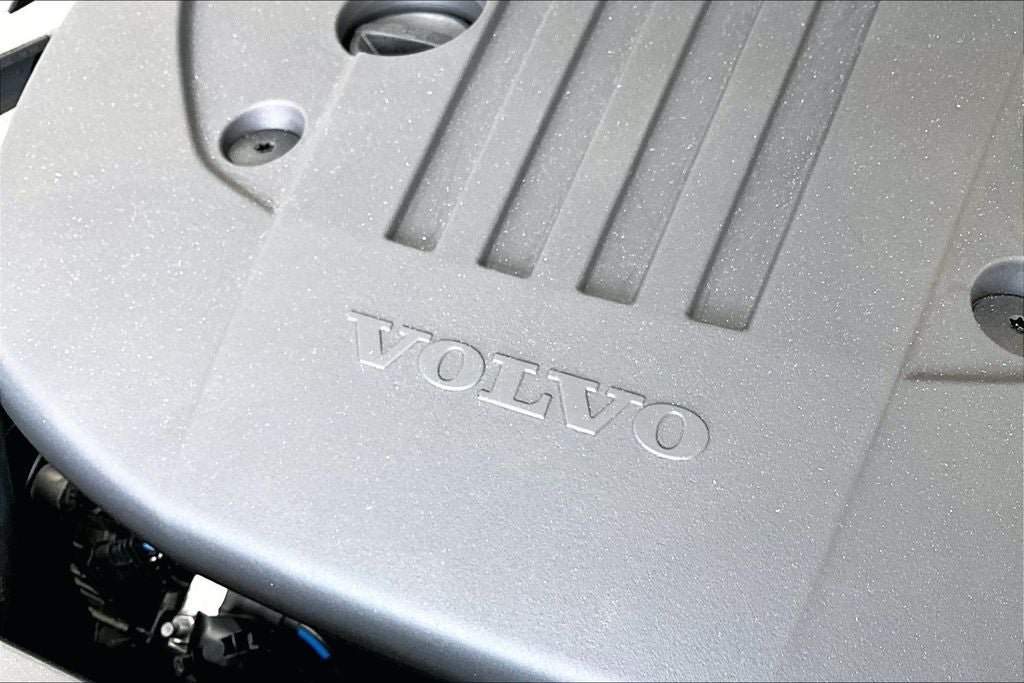 2026 Volvo XC60 B5 Ultra Black Edition