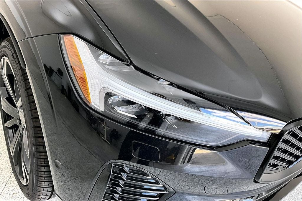 2026 Volvo XC60 B5 Ultra Black Edition
