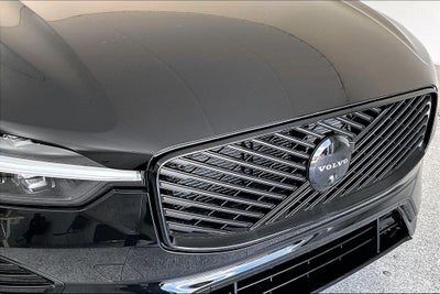 2026 Volvo XC60 B5 Ultra Black Edition