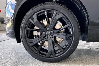 2026 Volvo XC60 B5 Ultra Black Edition