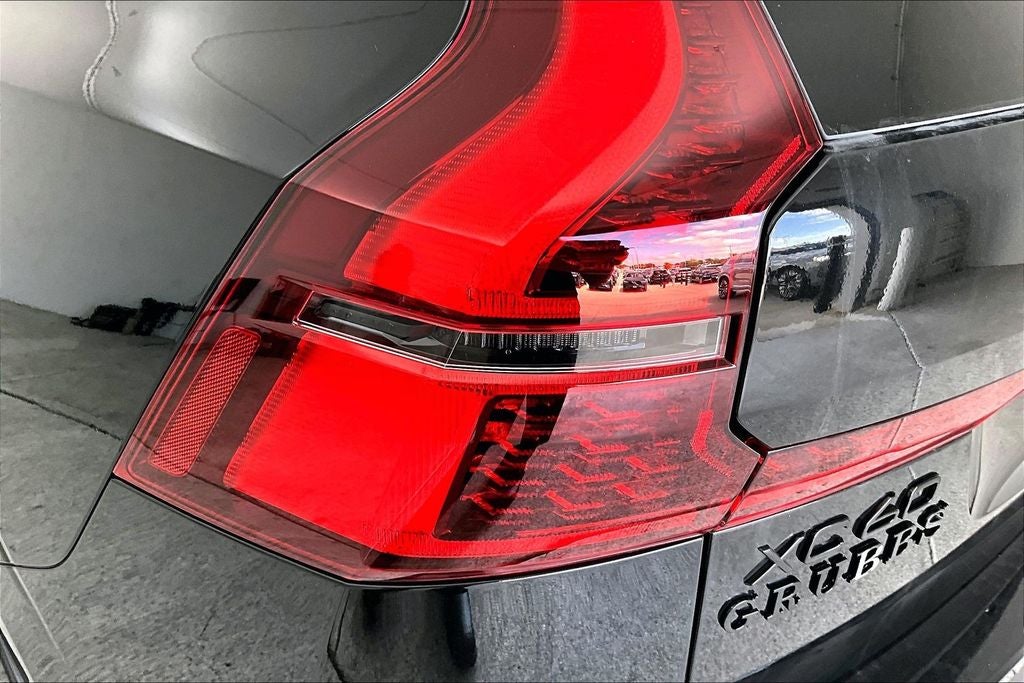 2026 Volvo XC60 B5 Ultra Black Edition