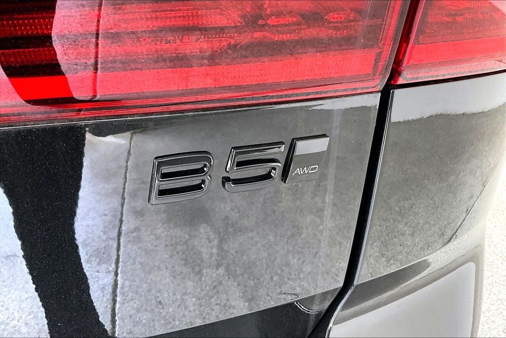 2026 Volvo XC60 B5 Ultra Black Edition