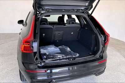 2026 Volvo XC60 B5 Ultra Black Edition