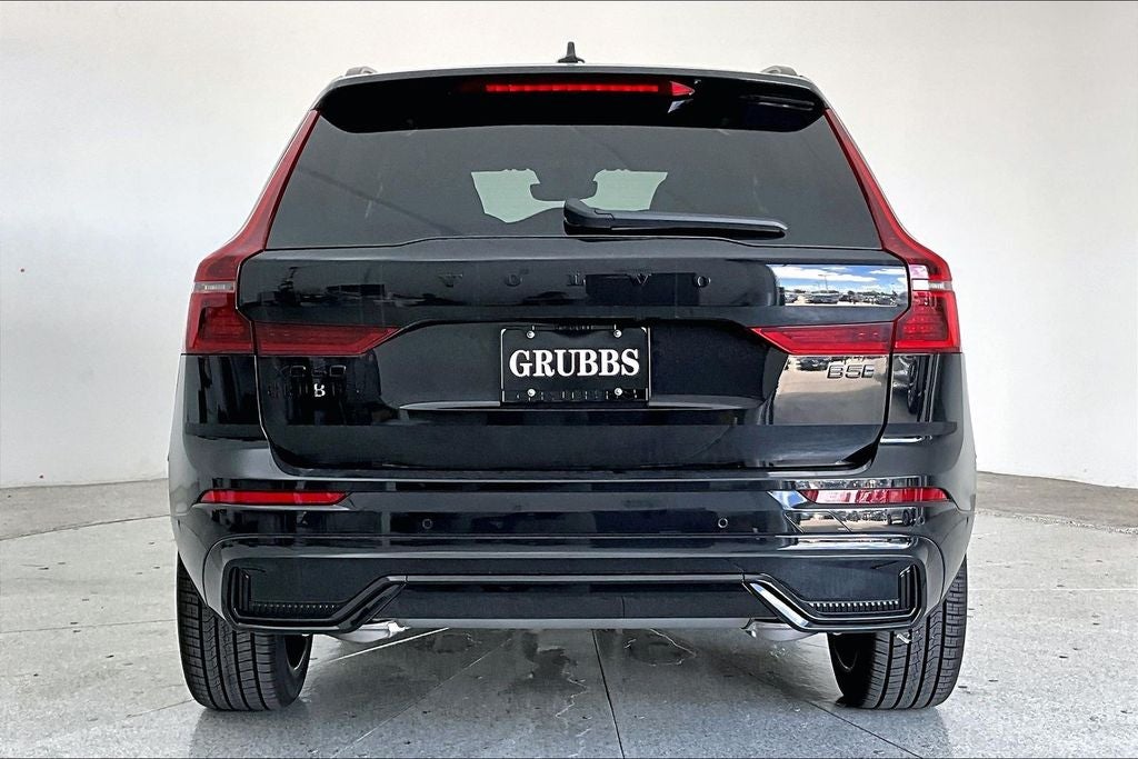 2026 Volvo XC60 B5 Ultra Black Edition