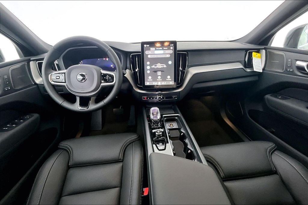 2026 Volvo XC60 B5 Ultra Black Edition