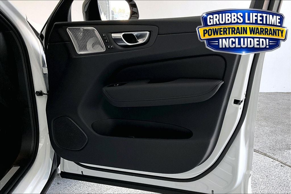 2026 Volvo XC60 B5 Ultra Black Edition