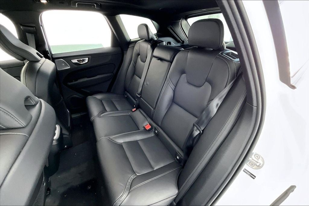 2026 Volvo XC60 B5 Ultra Black Edition