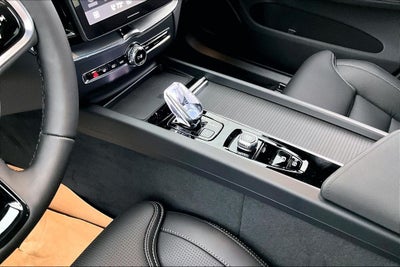 2026 Volvo XC60 B5 Ultra Black Edition
