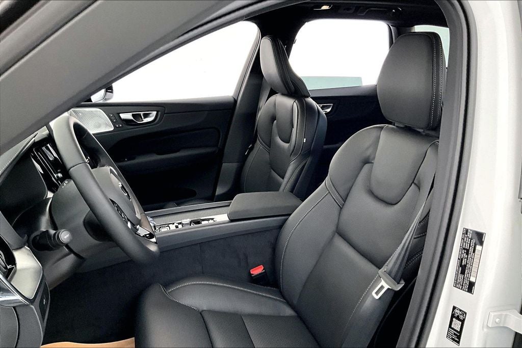 2026 Volvo XC60 B5 Ultra Black Edition