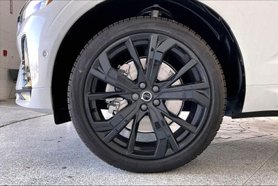 2026 Volvo XC60 B5 Ultra Black Edition