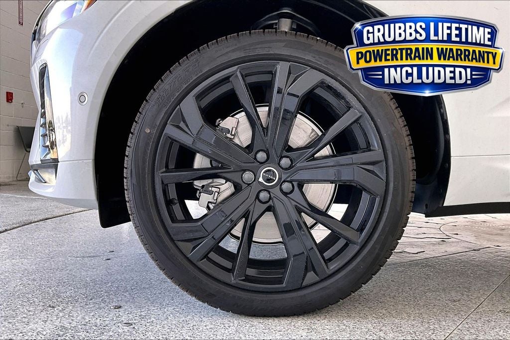 2026 Volvo XC60 B5 Ultra Black Edition