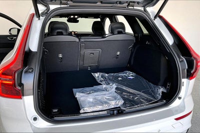 2026 Volvo XC60 B5 Ultra Black Edition