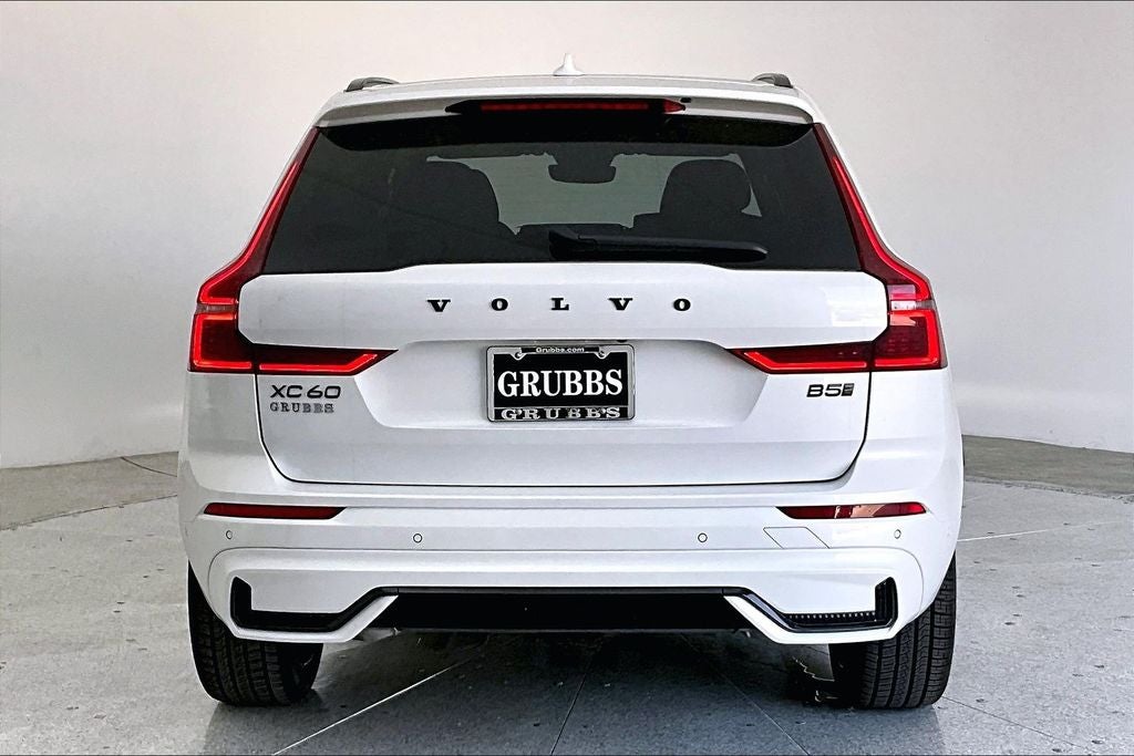 2026 Volvo XC60 B5 Ultra Black Edition