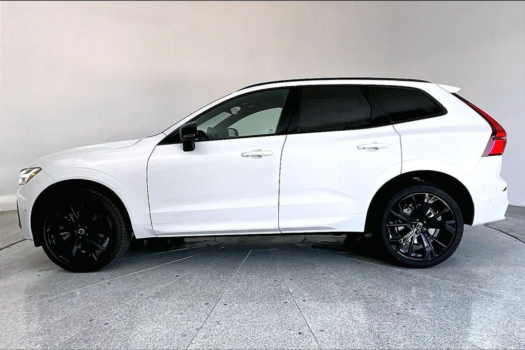 2026 Volvo XC60 B5 Ultra Black Edition