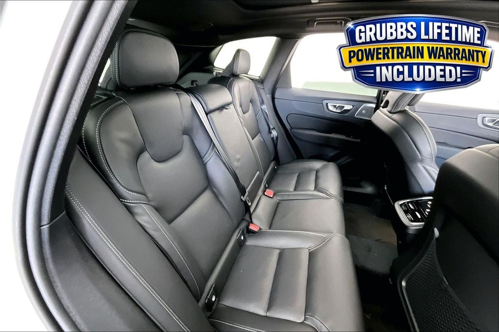2026 Volvo XC60 B5 Ultra Black Edition