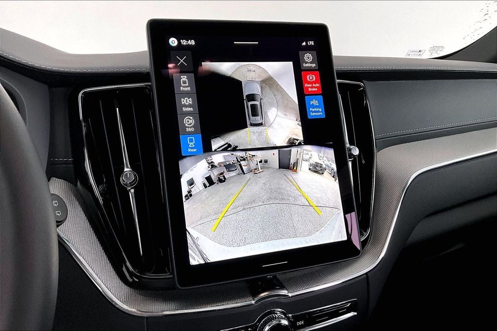 2026 Volvo XC60 B5 Ultra Black Edition