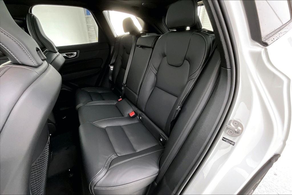 2026 Volvo XC60 B5 Ultra Black Edition