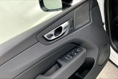 2026 Volvo XC60 B5 Ultra Black Edition