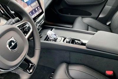 2026 Volvo XC60 B5 Ultra Black Edition