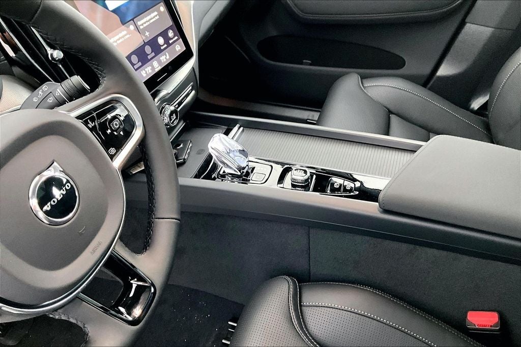 2026 Volvo XC60 B5 Ultra Black Edition