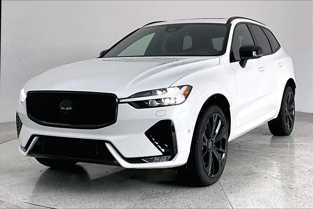 2026 Volvo XC60 B5 Ultra Black Edition