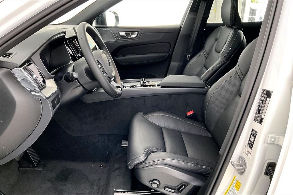 2026 Volvo XC60 B5 Ultra Black Edition