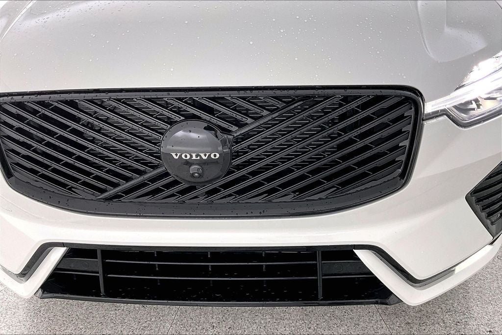 2026 Volvo XC60 B5 Ultra Black Edition