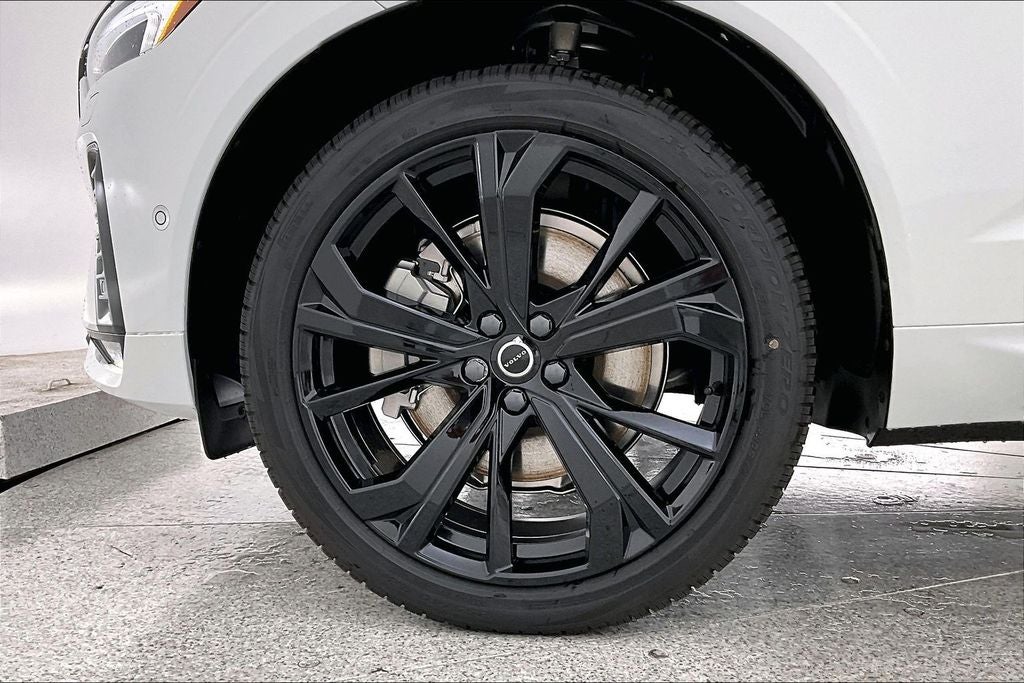 2026 Volvo XC60 B5 Ultra Black Edition