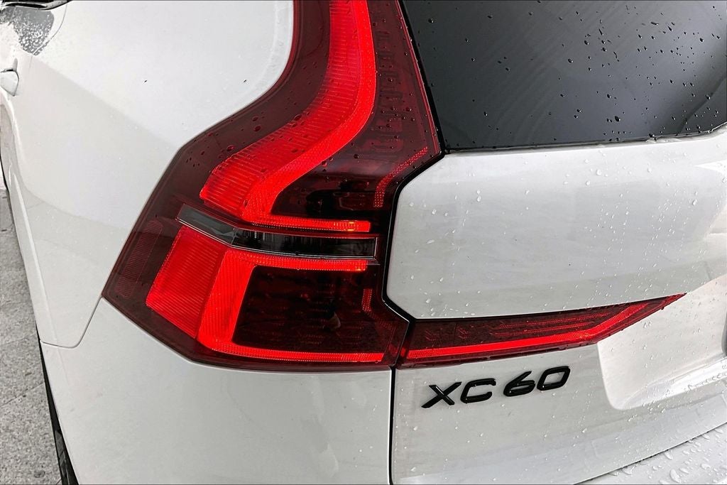 2026 Volvo XC60 B5 Ultra Black Edition