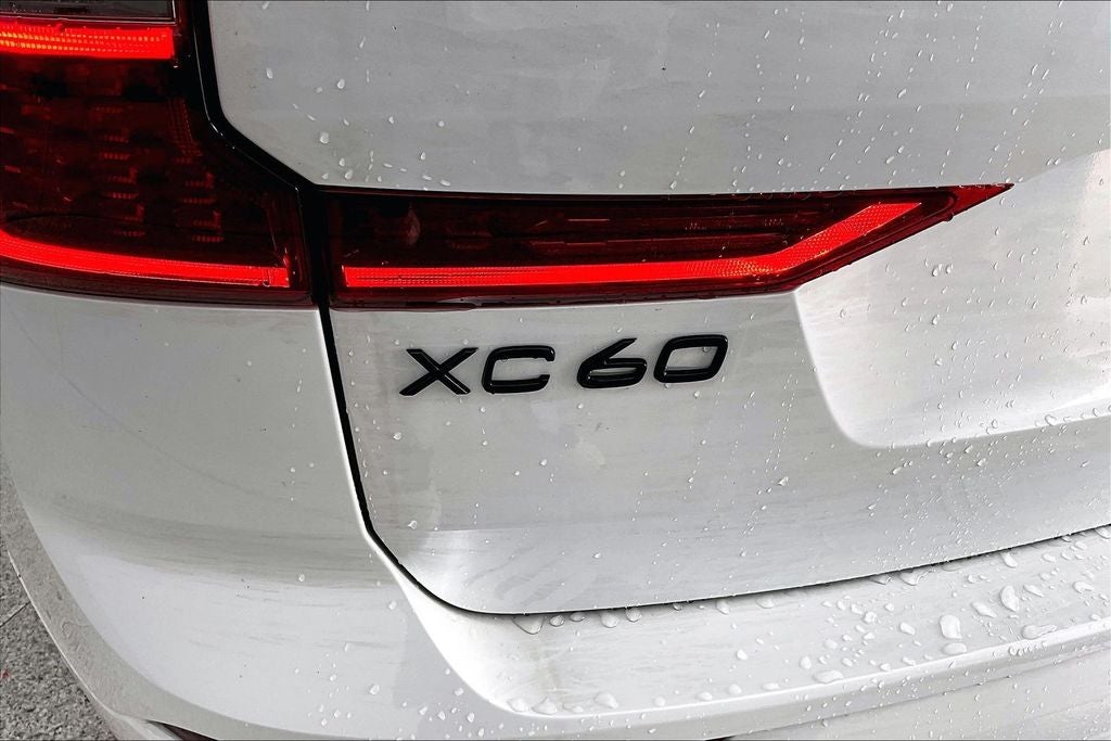 2026 Volvo XC60 B5 Ultra Black Edition