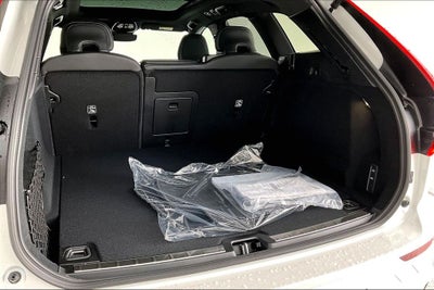 2026 Volvo XC60 B5 Ultra Black Edition