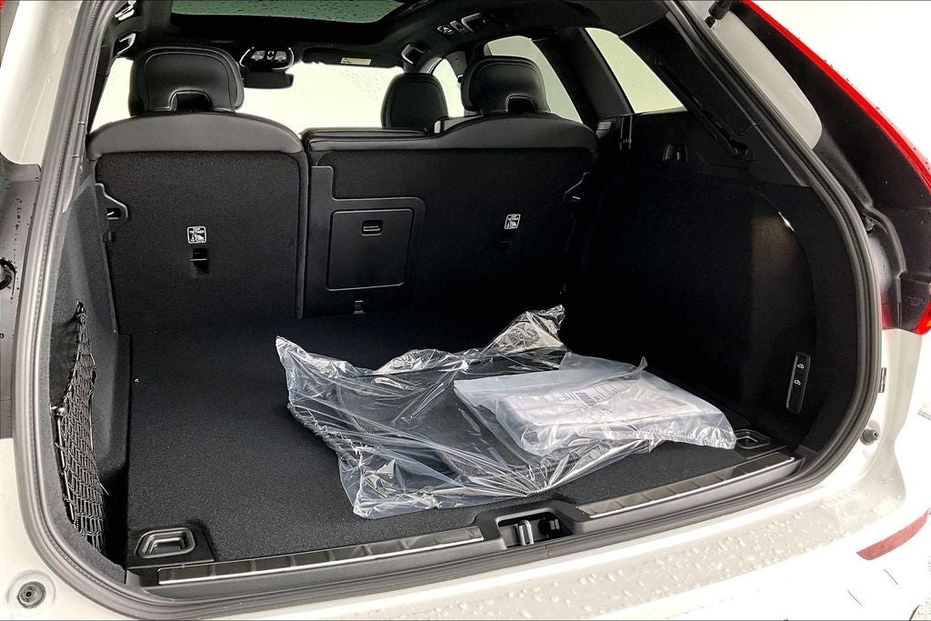 2026 Volvo XC60 B5 Ultra Black Edition