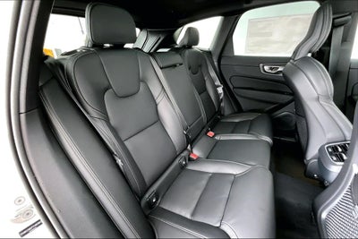 2026 Volvo XC60 B5 Ultra Black Edition