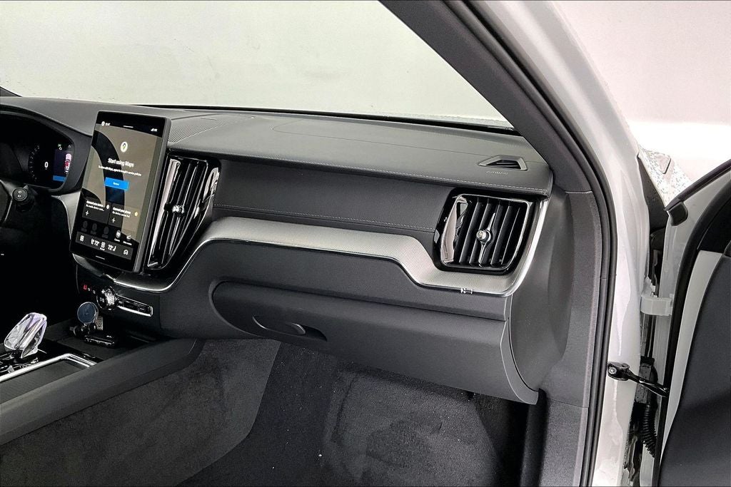 2026 Volvo XC60 B5 Ultra Black Edition