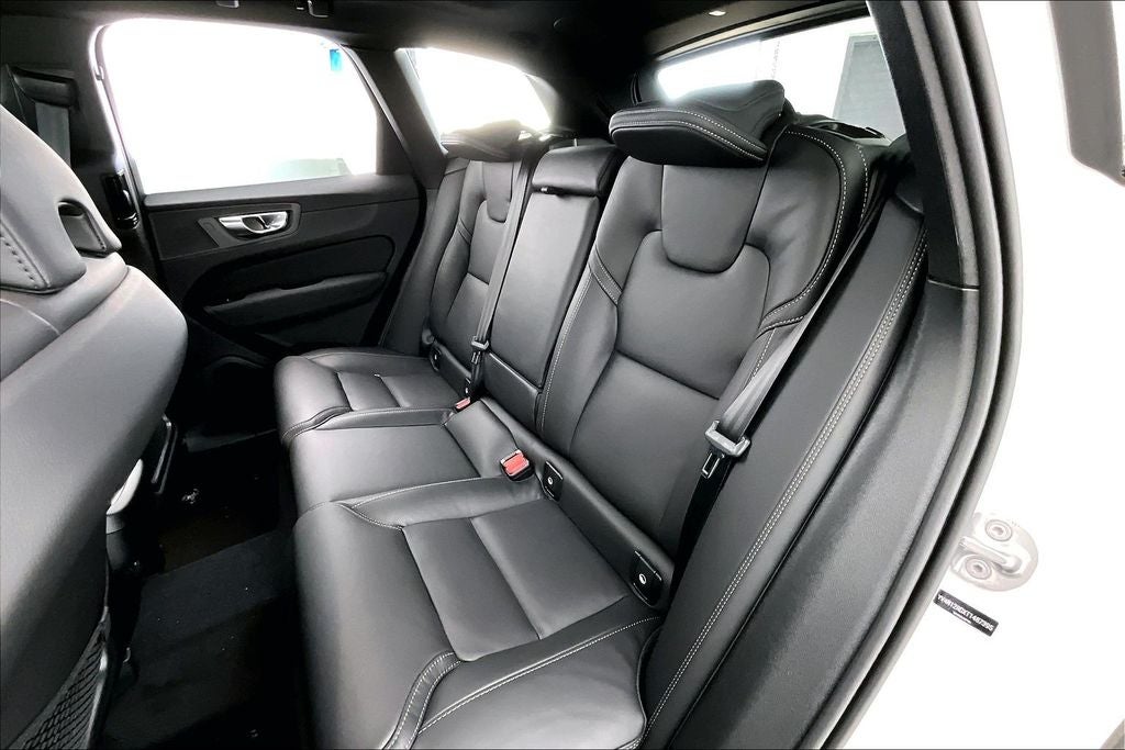 2026 Volvo XC60 B5 Ultra Black Edition