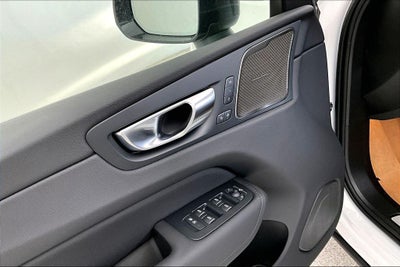 2026 Volvo XC60 B5 Ultra Black Edition