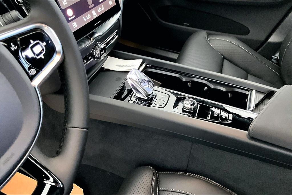 2026 Volvo XC60 B5 Ultra Black Edition