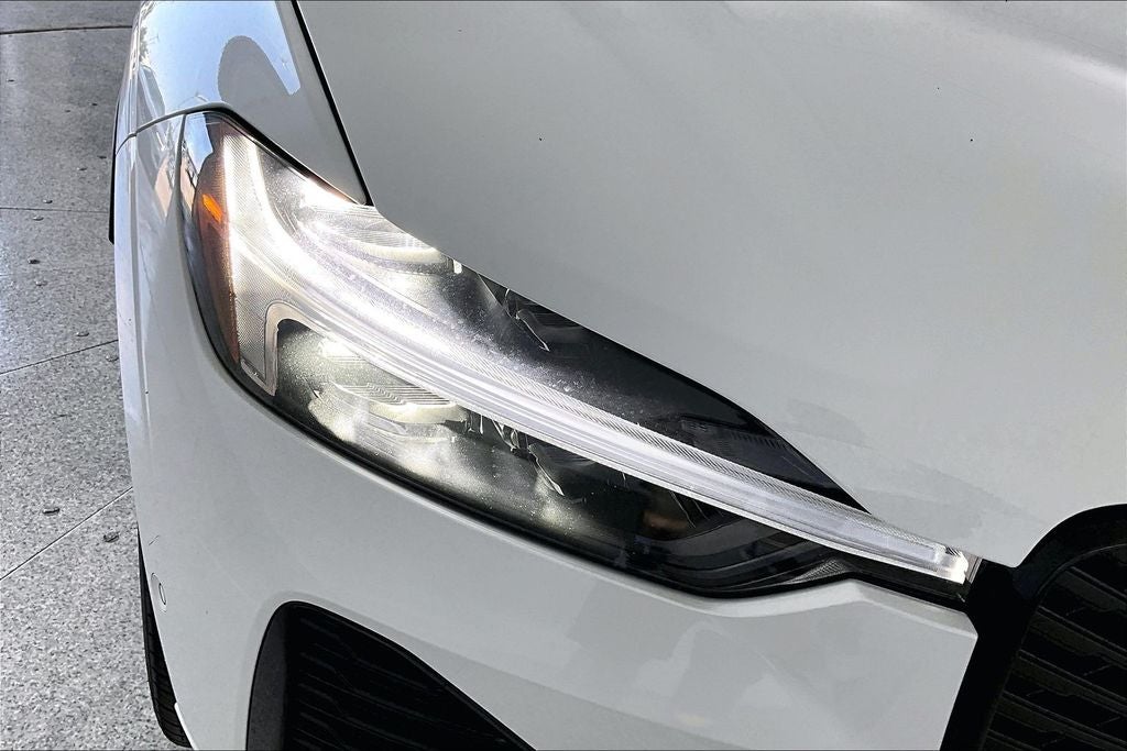 2026 Volvo XC60 B5 Ultra Black Edition