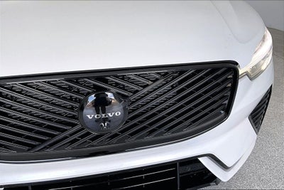 2026 Volvo XC60 B5 Ultra Black Edition