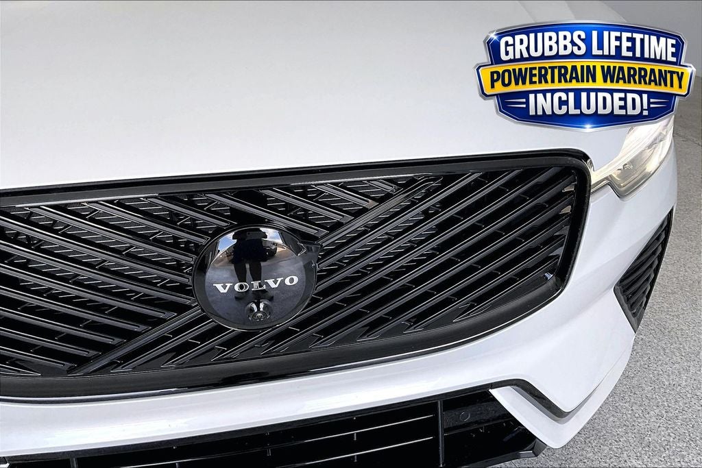 2026 Volvo XC60 B5 Ultra Black Edition