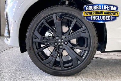 2026 Volvo XC60 B5 Ultra Black Edition