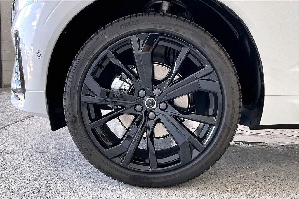 2026 Volvo XC60 B5 Ultra Black Edition