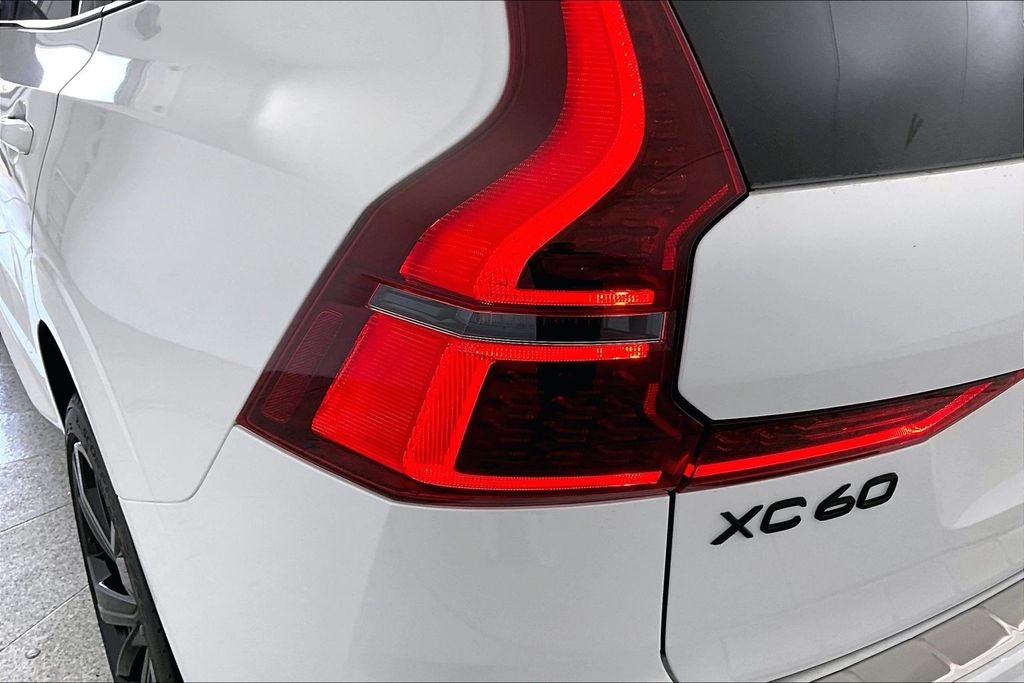 2026 Volvo XC60 B5 Ultra Black Edition