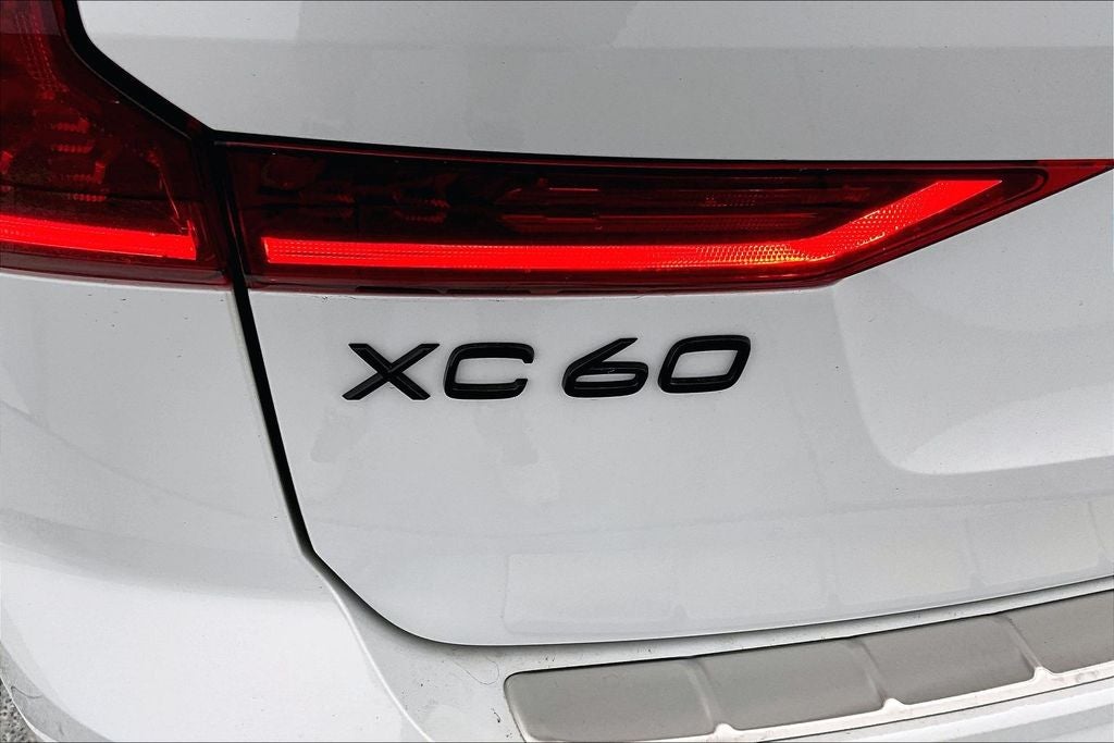 2026 Volvo XC60 B5 Ultra Black Edition